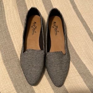 Self Esteem Hounds tooth flats.